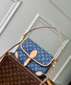 LV 高仿M13070牛仔丹寧單肩包復古金扣設計款