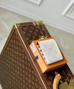 LV原單白色對摺短夾 米白壓紋設計多卡位實用輕奢款式推薦