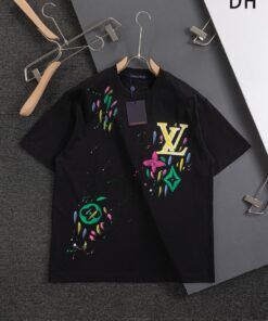 LV高仿黑色短袖T 繽紛塗鴉字母標誌潮感藝術風格款
