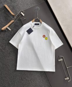 LV原單白色短T 雙徽章設計趣味標語款 街頭感夏季上衣