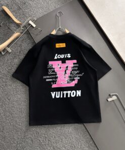 LV高仿黑色短T 粉紅字母後背印花款 春夏限定街頭風格