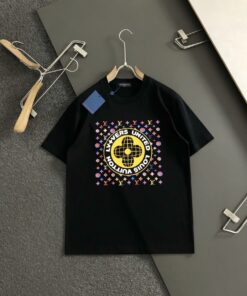 LV高仿黑色短T 地球徽章滿版圖騰設計 男士潮流夏季印花上衣