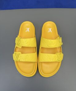 LV高仿黃色雙帶拖鞋 鮮明亮色吸睛設計 夏日輕奢風格 台灣熱銷鞋款