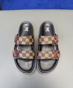 LV高仿咖色棋盤格雙帶拖鞋 經典格紋設計 潮流舒適夏日穿搭必備