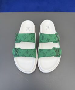 LV高仿綠色壓紋雙帶拖鞋 清新白底設計 夏日百搭推薦 百搭款式精品仿品