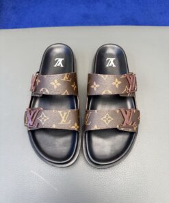 LV原單Monogram雙帶拖鞋 經典老花設計 夏日舒適男鞋 原單精品鞋款首選