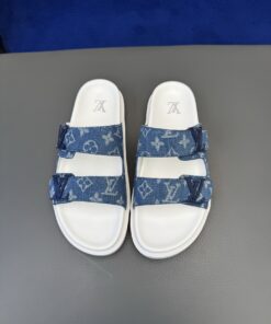 LV精品仿製丹寧雙帶拖鞋 輕復古牛仔風 白底潮感款 奢侈品復刻版穿搭