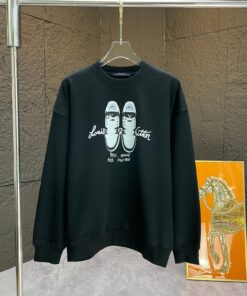 LV高仿印花衛衣球鞋圖案黑色寬版潮流風格百搭上衣