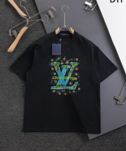 LV原單黑色短袖T恤LOGO印花潮感圖樣時尚穿搭男裝入門款