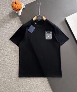 LV精品仿製黑色短袖T恤胸前拼接口袋設計感滿分男士潮流選擇