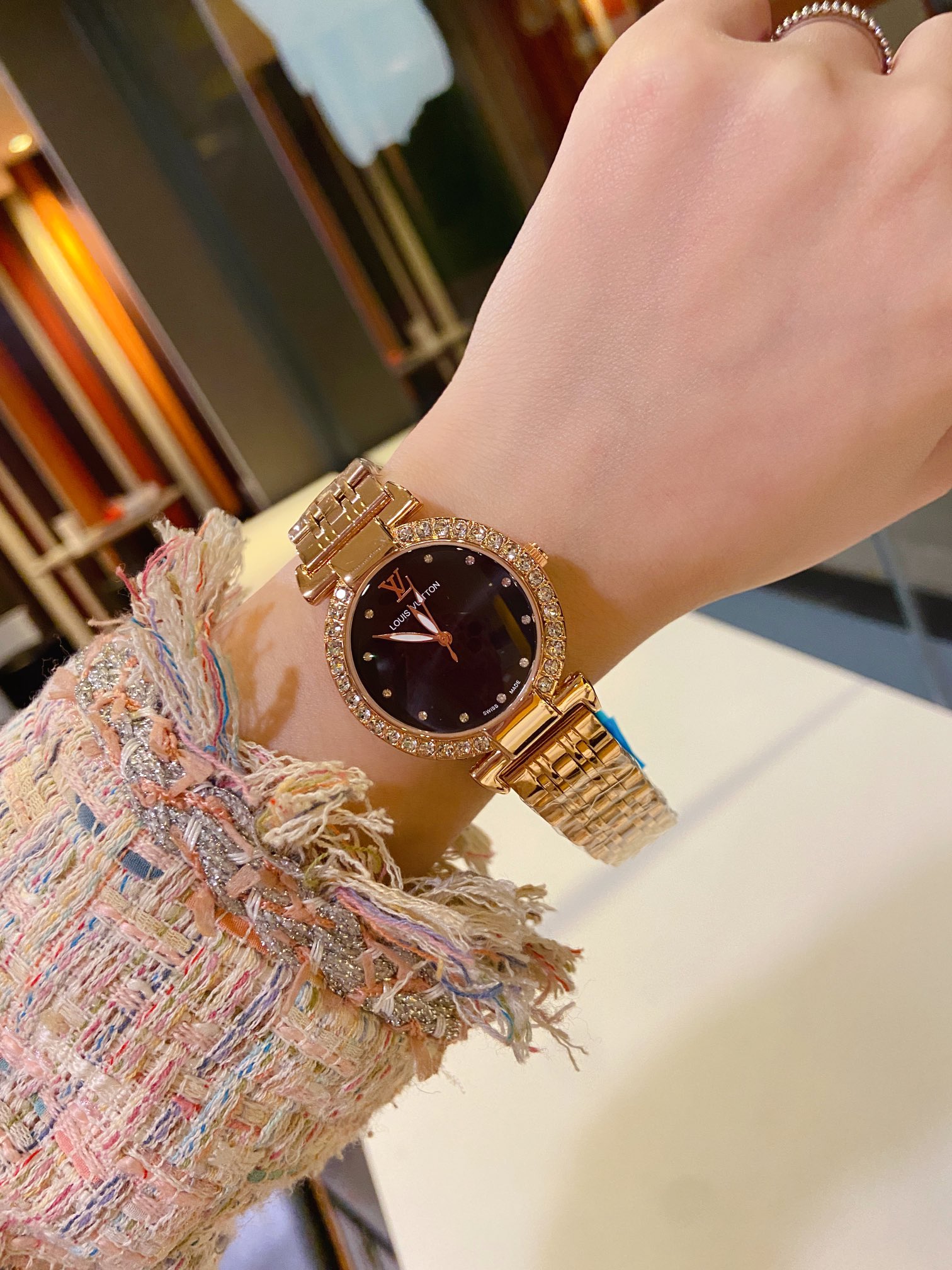 LV高仿滿鑽玫瑰金對錶組 銀面黑面雙色 女士精品仿製錶 經典圓形設計｜歐美奢侈品精品推薦