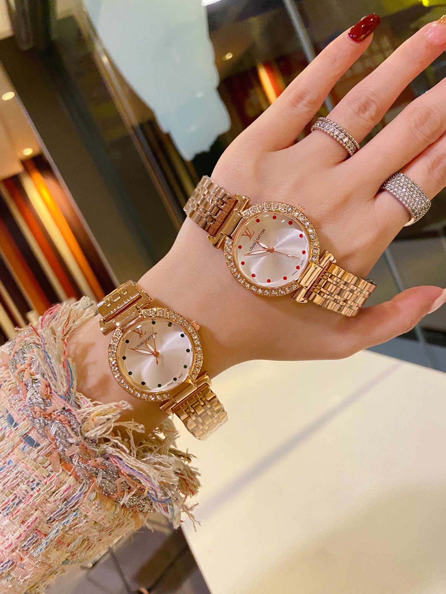 LV高仿滿鑽玫瑰金對錶組 銀面黑面雙色 女士精品仿製錶 經典圓形設計｜歐美奢侈品精品推薦