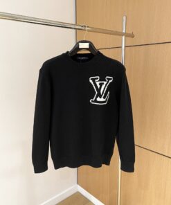 LV A貨黑色毛衣左胸白邊Logo點綴 百搭質感針織款