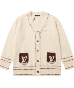 LV 原單針織開襟外套 奶油白復古木釦設計 羊毛混織柔軟親膚