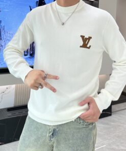 LV 原單白色針織毛衣 經典LV標誌 刷白牛仔褲搭配首選