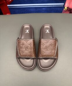 LV 高仿拖鞋 經典Monogram壓紋咖啡棕 時尚簡約休閒款