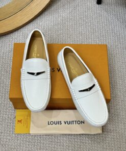 LV 精品仿製白色豆豆鞋 金屬LV飾扣 休閒時尚輕盈鞋款