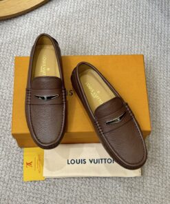 LV 高仿咖啡色豆豆鞋 金屬飾扣款 柔韌皮革簡約設計
