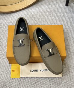 LV A貨米灰豆豆鞋 大LV金屬Logo壓紋 真皮質感駕車鞋