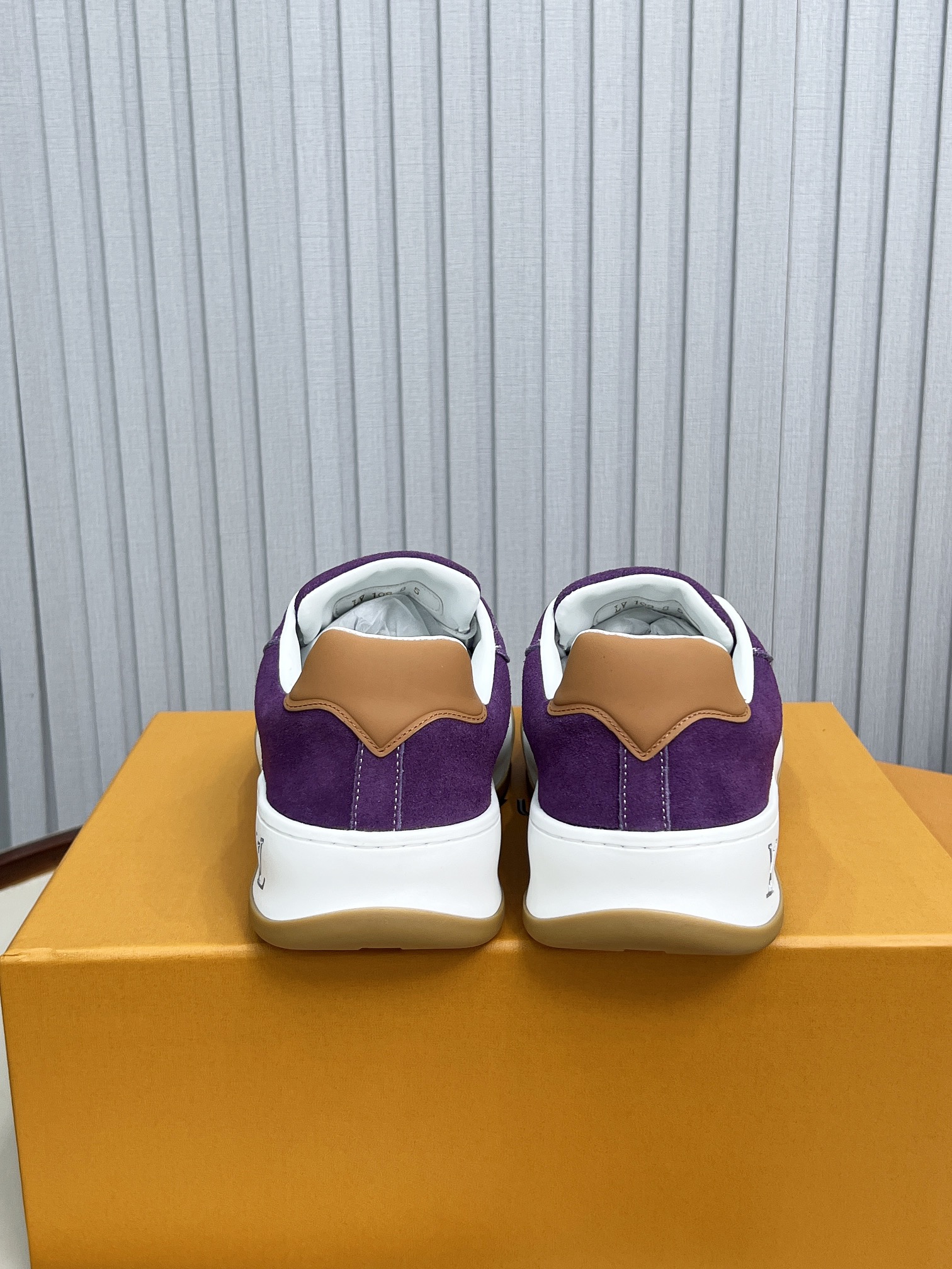 LV 一比一紫色麂皮休閒鞋 厚底設計撞色鞋帶款 2025亮眼新作｜歐美奢侈品精品推薦