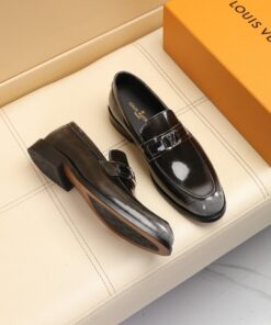 LV 精品仿製漸層黑色樂福鞋 金屬Logo雅痞紳士風款