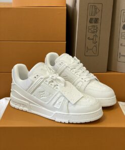 LV 高仿白色 LV Trainer 運動鞋 全皮壓紋款 低調百搭潮流風格