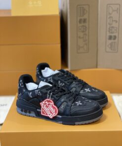 LV 原單黑色壓紋運動鞋 老花丹寧拼接設計感潮流街頭款