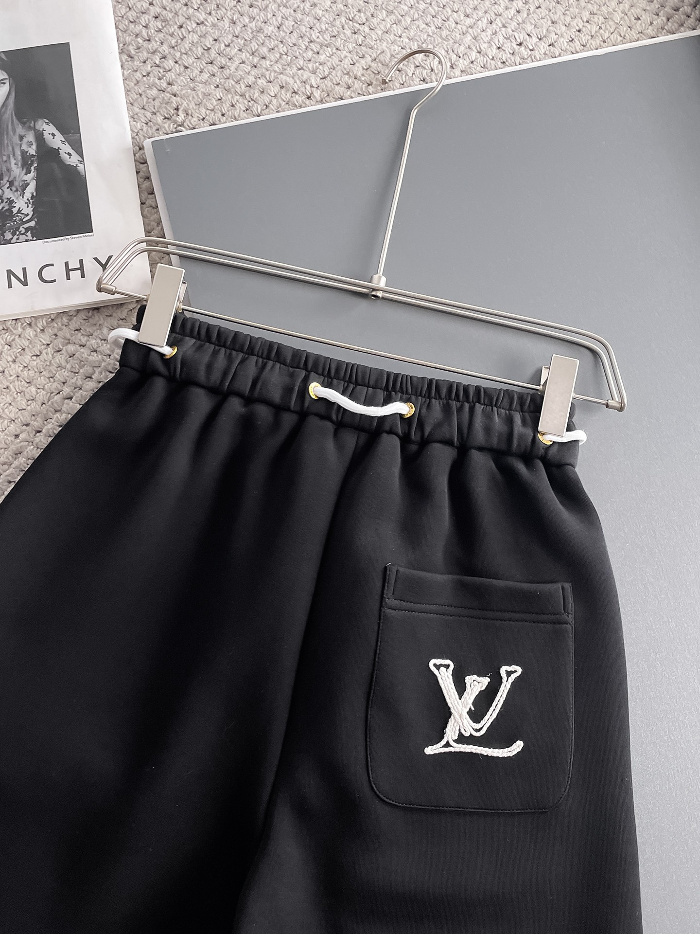 lv一比一短褲刺繡設計黑色潮流百搭款｜歐美奢侈品精品推薦
