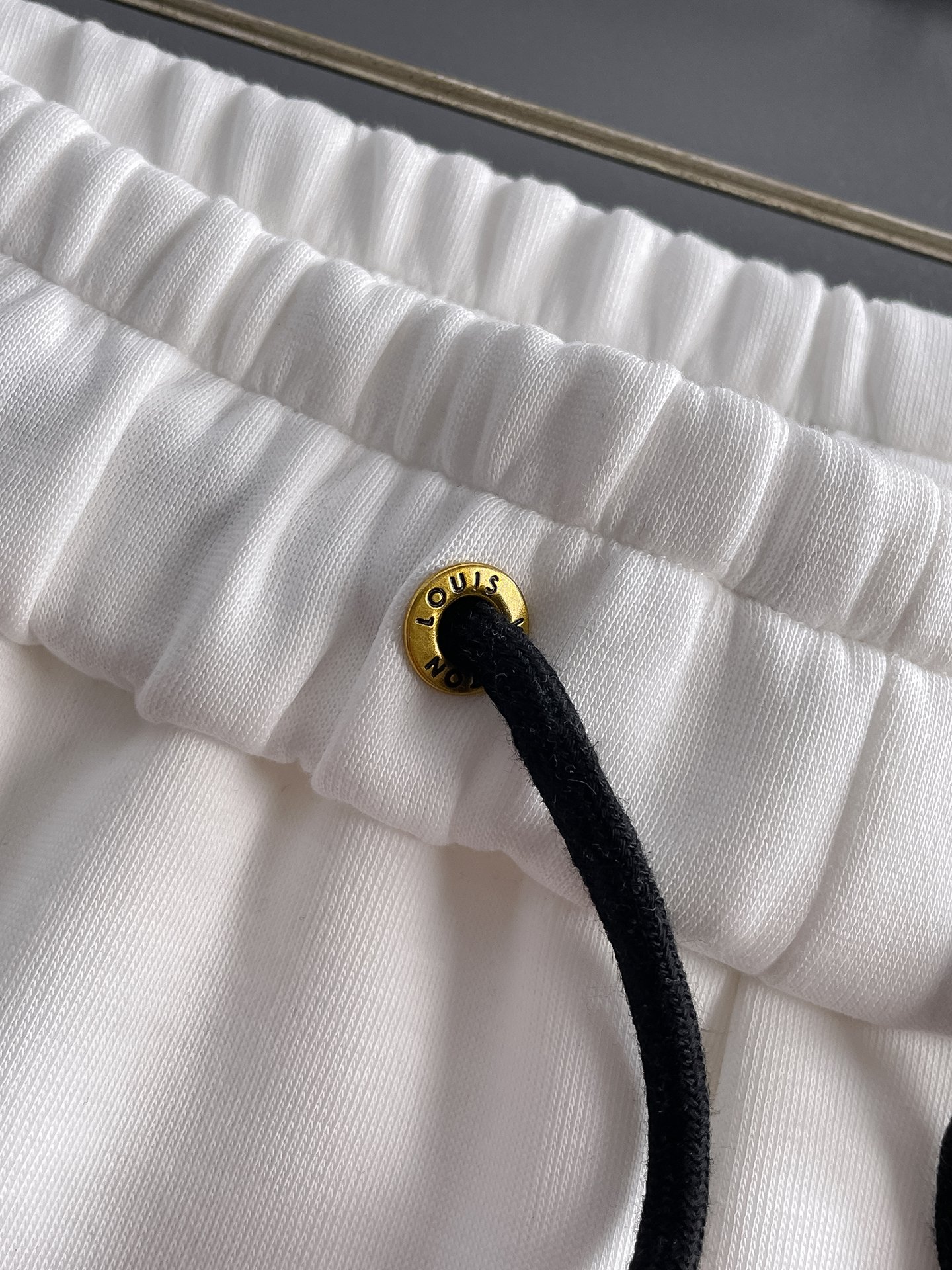 lv A貨短褲白色簡約抽繩設計舒適百搭款｜歐美奢侈品精品推薦