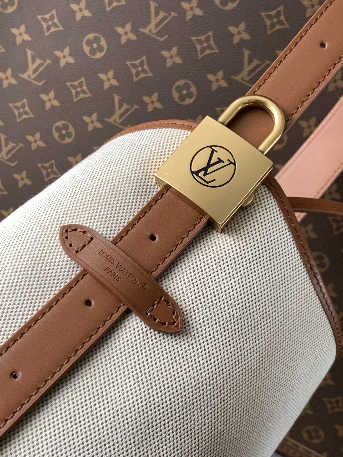 LV一比一女款水桶包帆布拼接棕皮質感清新設計款｜歐美奢侈品精品推薦