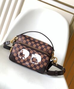 LV一比一男款斜背包棋盤格設計款 角色印花造型潮流單品