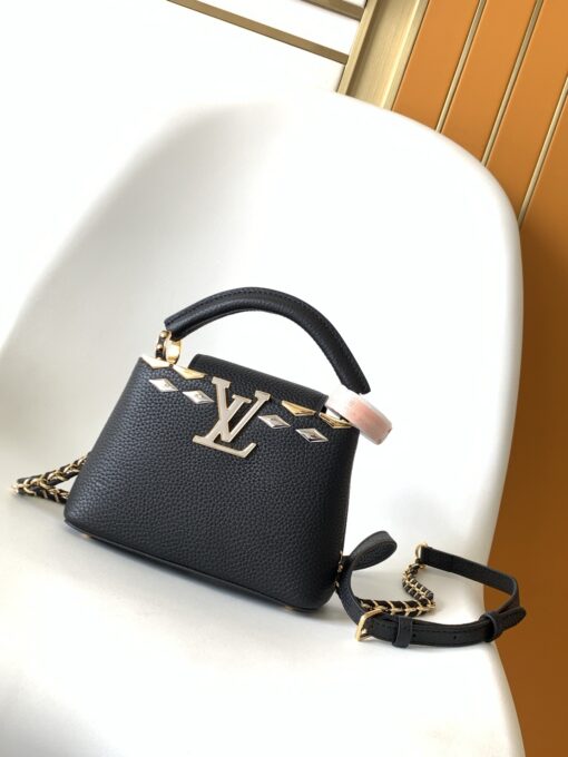 LV高仿女款手提包黑色小包 鍊條肩帶金屬LV字母設計款
