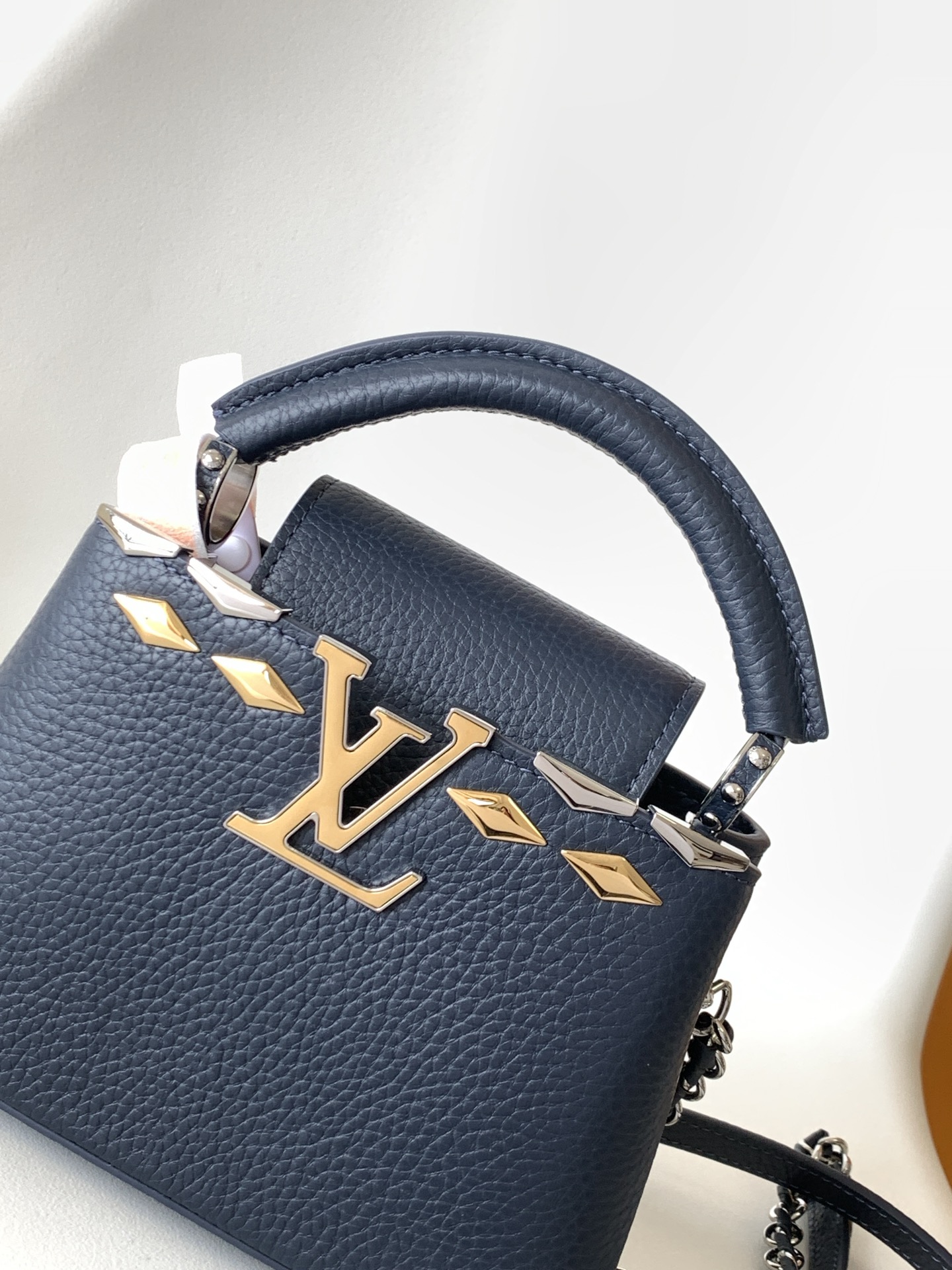 LV一比一女款手提包黑色荔枝皮革 LV金屬LOGO百搭小包款｜歐美奢侈品精品推薦