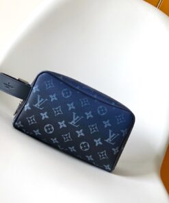 LV 精品仿製藍色Monogram Eclipse化妝包 深藍壓紋個性手拿設計款
