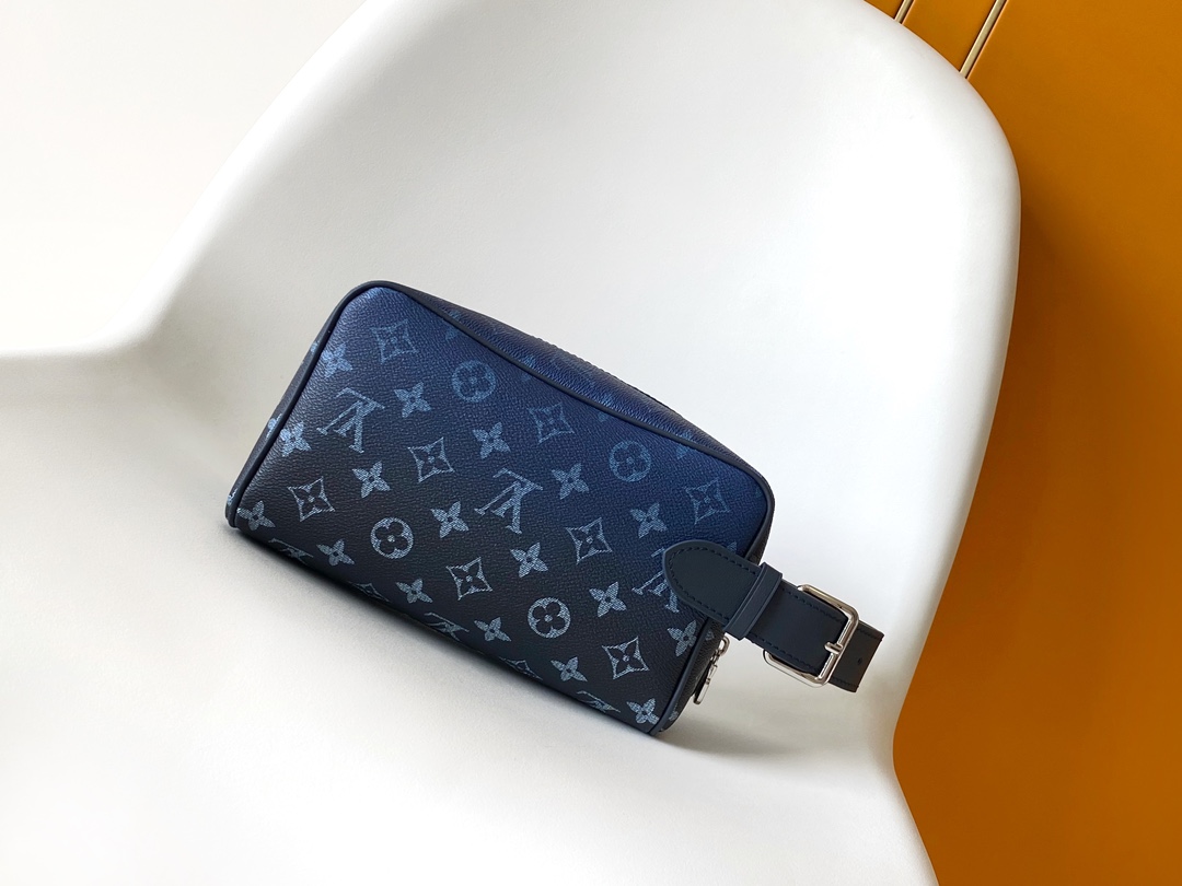 LV 精品仿製藍色Monogram Eclipse化妝包 深藍壓紋個性手拿設計款｜歐美奢侈品精品推薦
