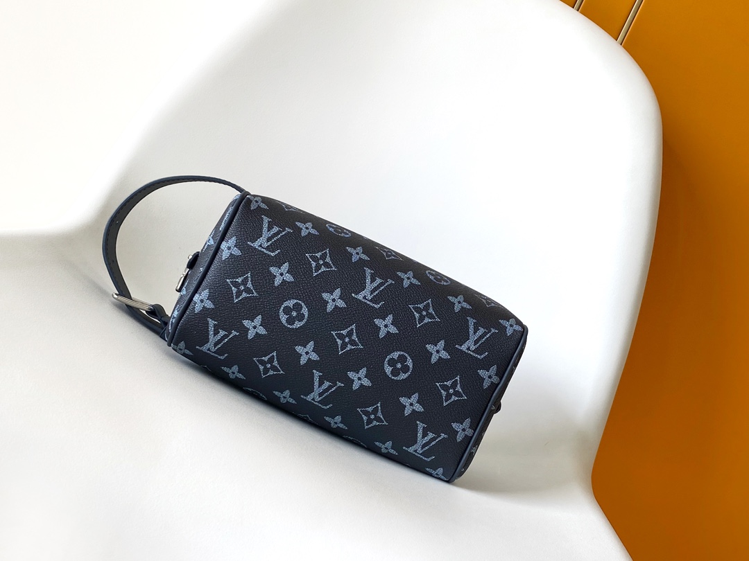 LV 精品仿製藍色Monogram Eclipse化妝包 深藍壓紋個性手拿設計款｜歐美奢侈品精品推薦