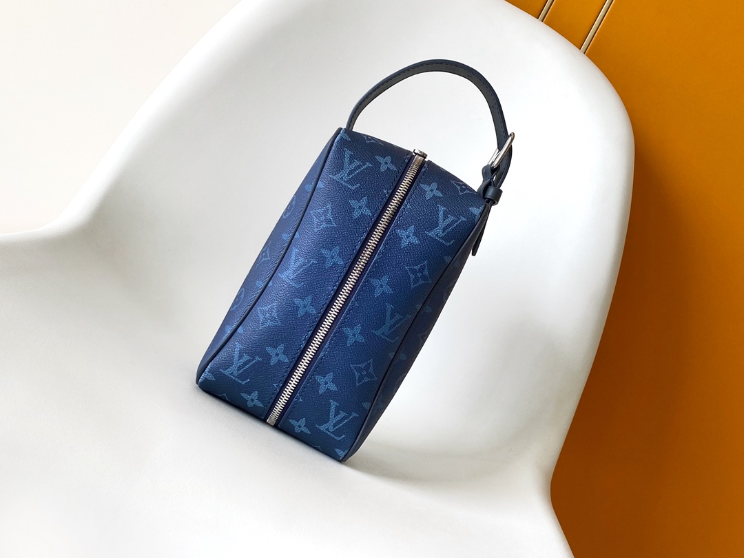 LV 精品仿製藍色Monogram Eclipse化妝包 深藍壓紋個性手拿設計款｜歐美奢侈品精品推薦