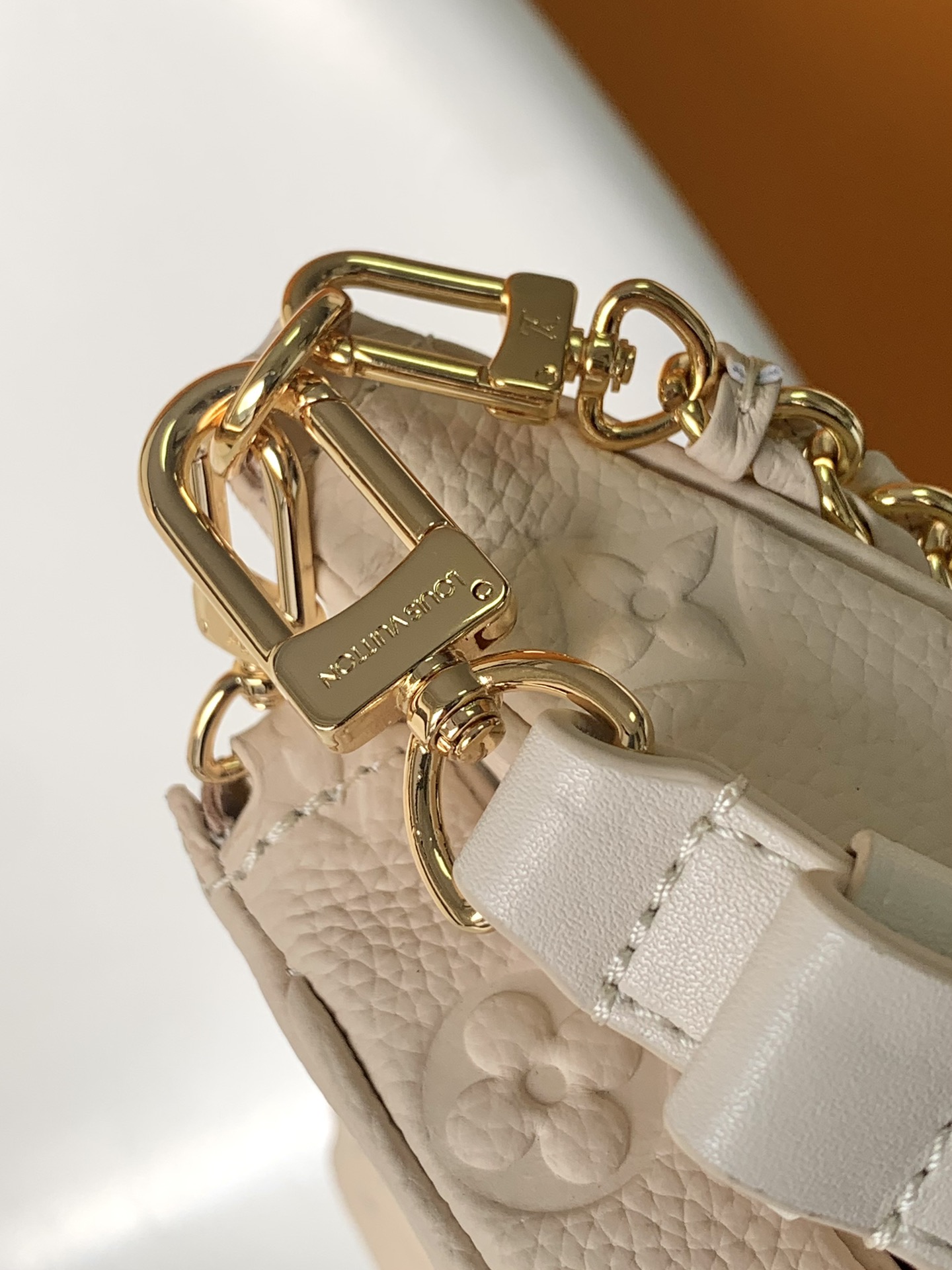 LV 精品仿製 Alma BB 經典 Monogram 圓弧手袋 小巧優雅｜歐美奢侈品精品推薦