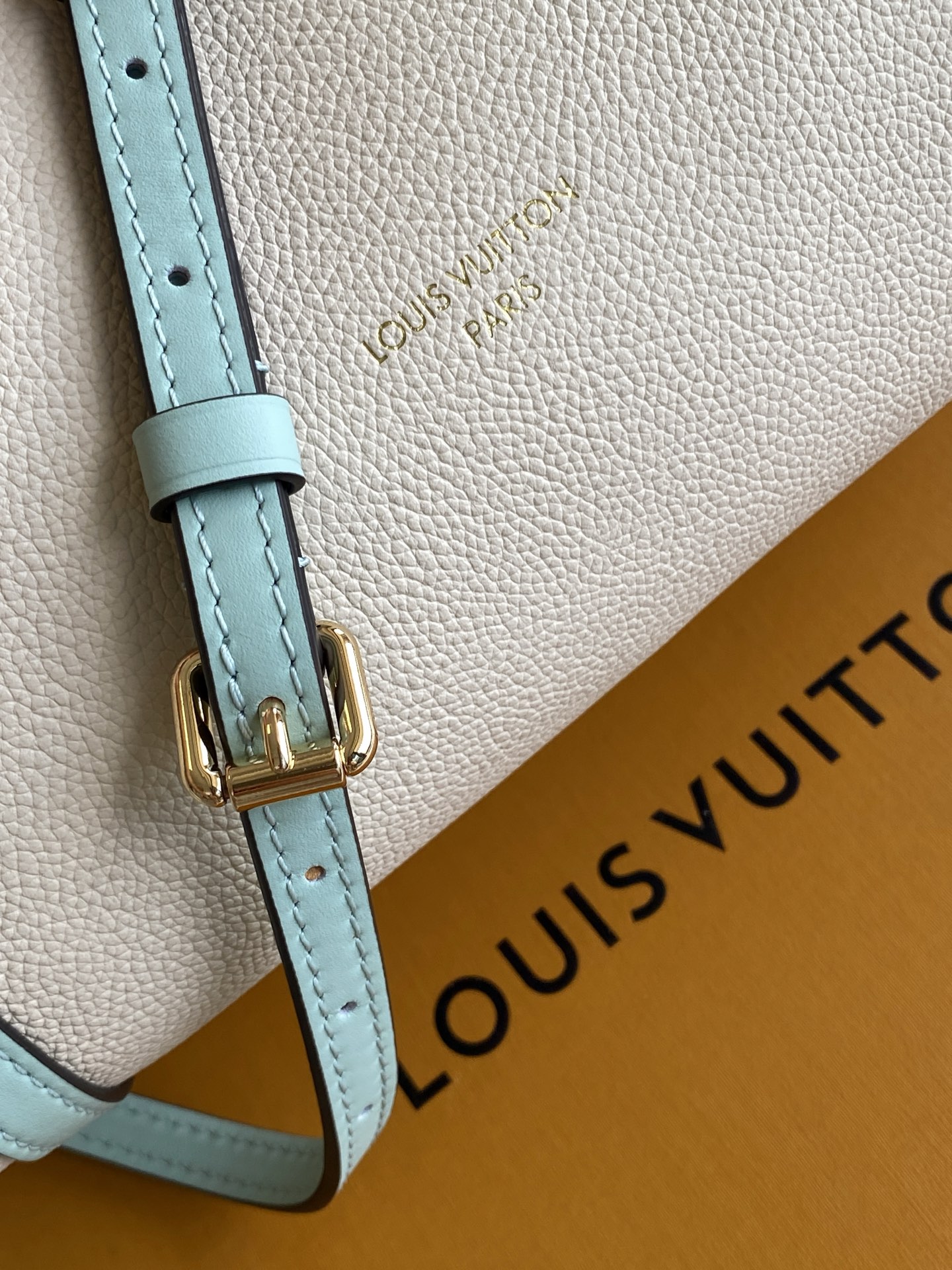 LV 一比一拼色腋下包 經典百搭小號款｜歐美奢侈品精品推薦