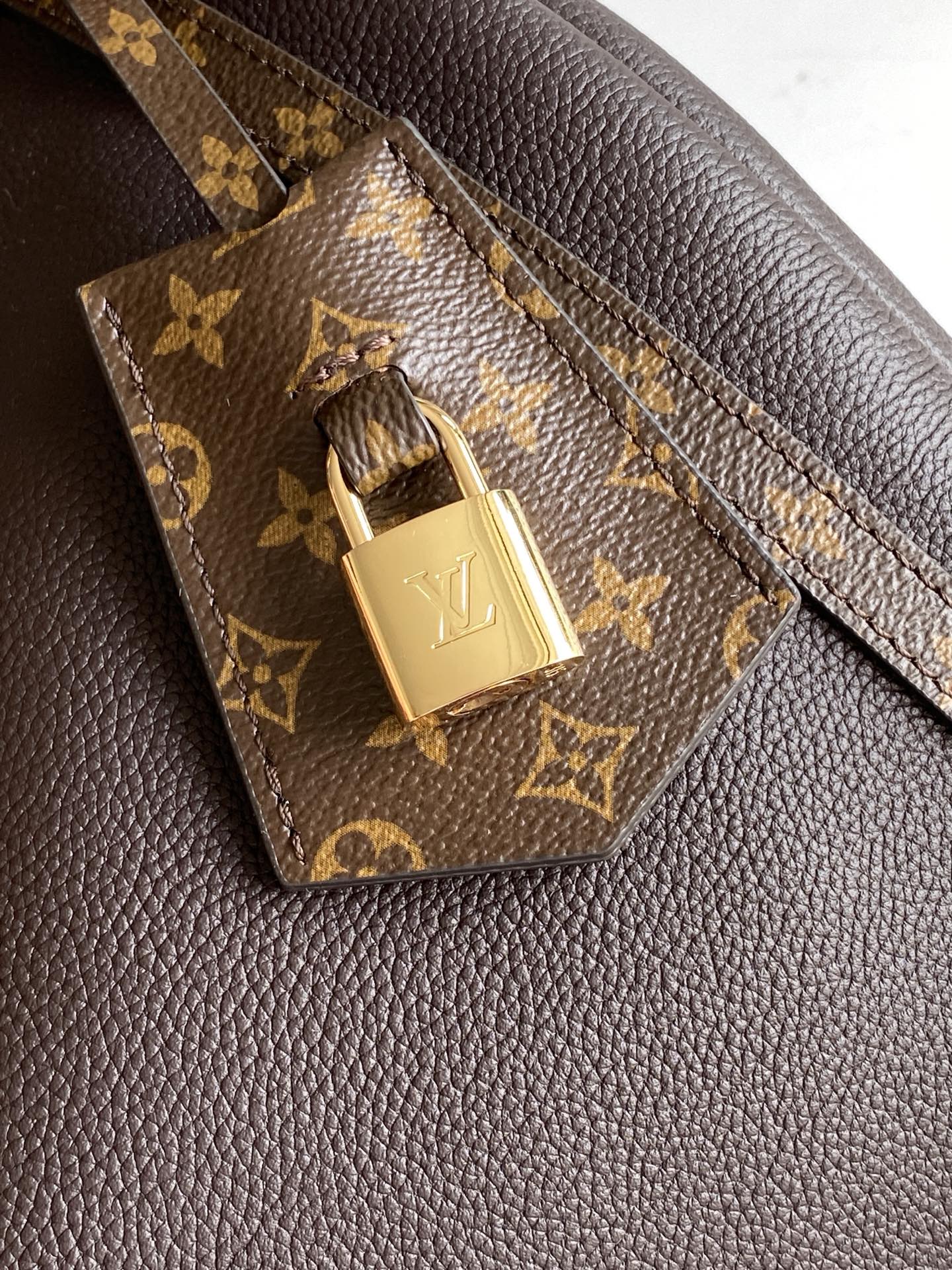 LV 高仿深棕單肩包 大容量優雅百搭款｜歐美奢侈品精品推薦