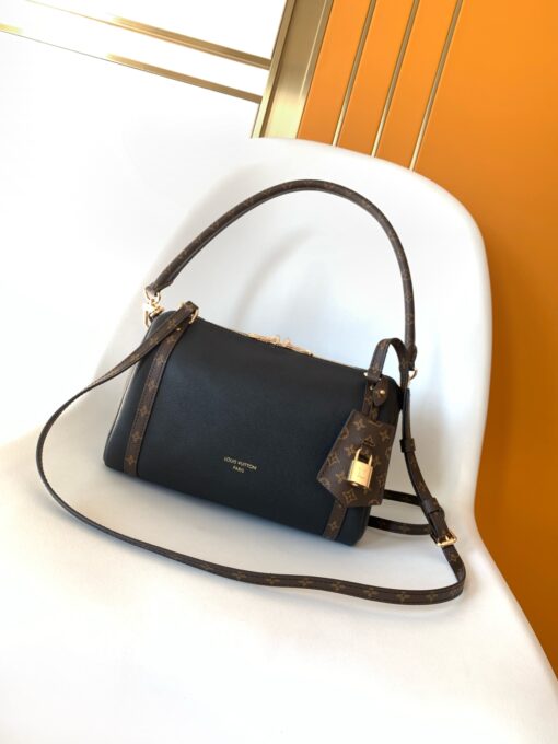 LV 一比一黑色單肩包 Monogram細節鎖扣設計