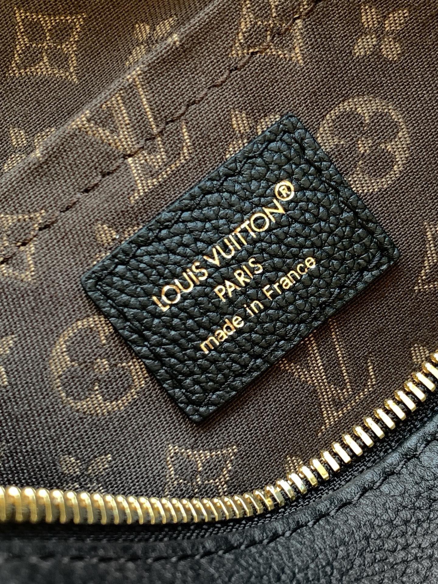 LV 一比一黑色單肩包 Monogram細節鎖扣設計｜歐美奢侈品精品推薦