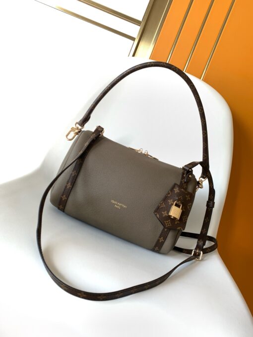 LV 精品仿製灰色單肩包 Monogram拼接鎖扣設計