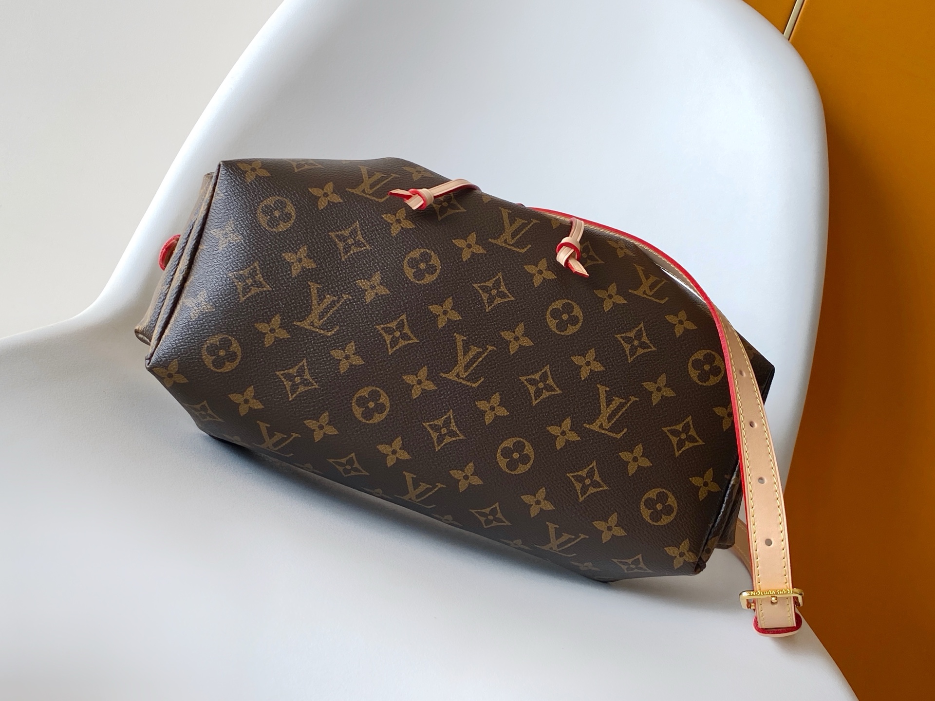 LV 一比一 Montsouris 水桶包 復古抽繩設計｜歐美奢侈品精品推薦