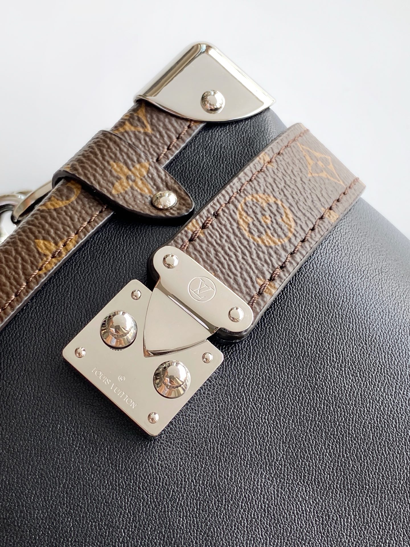 LV 一比一 Locky BB 鏈條手袋 黑色拼Monogram 個性百搭｜歐美奢侈品精品推薦