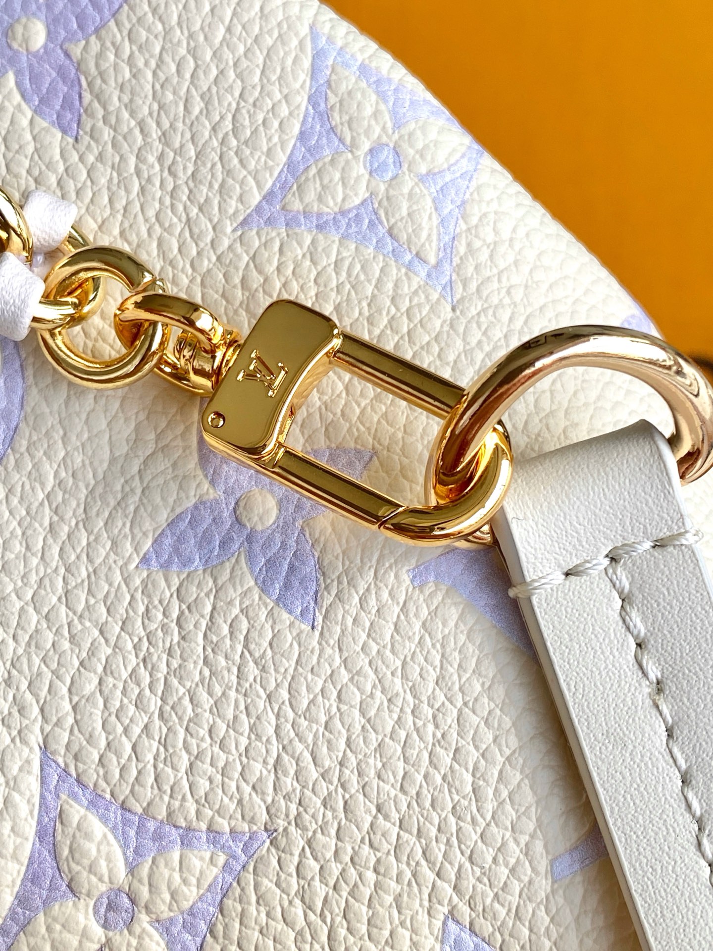 LV 高仿 Montsouris 背包 白色彩Monogram 雙前袋設計｜歐美奢侈品精品推薦