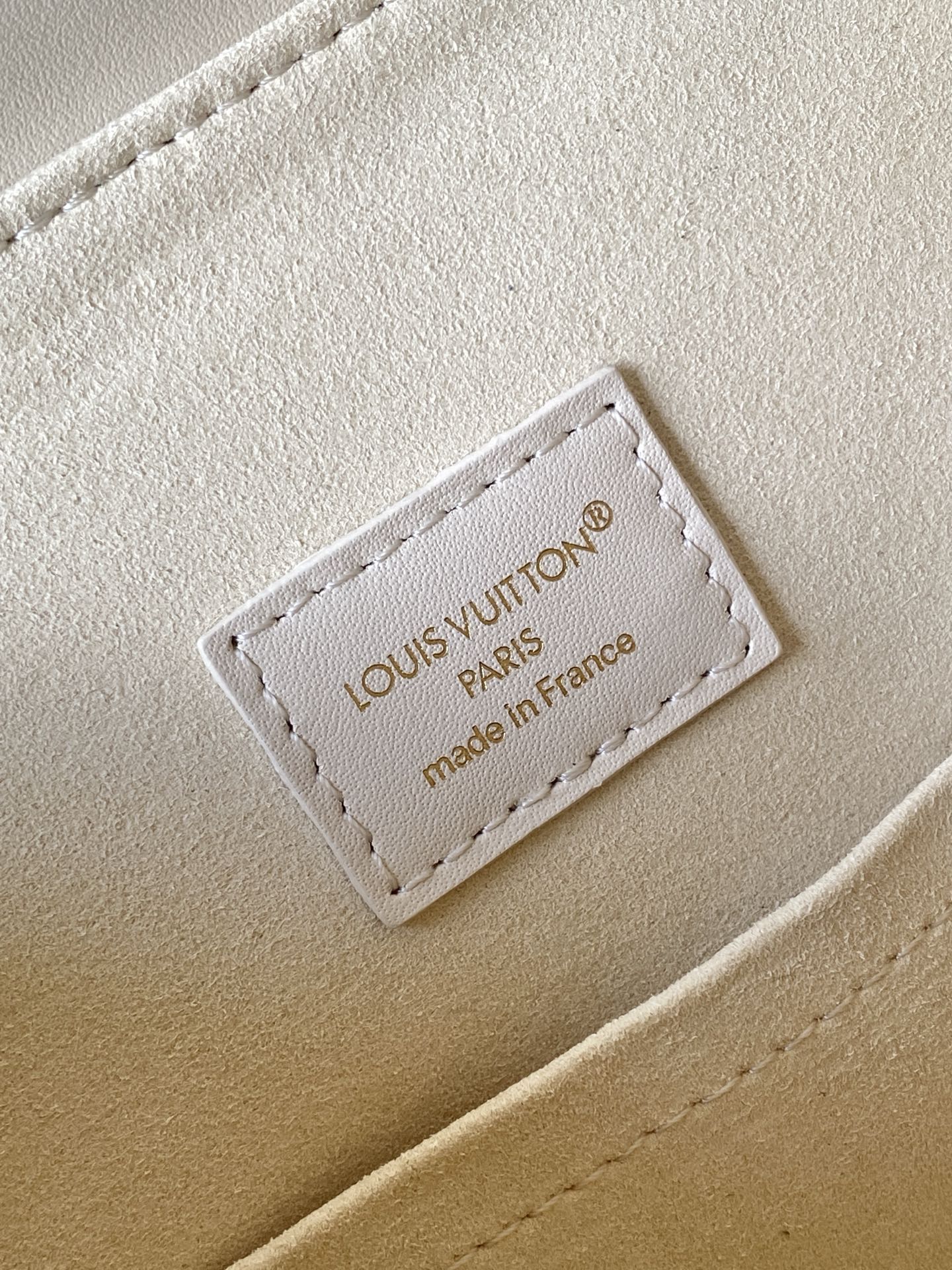 LV 高仿 Montsouris 背包 白色彩Monogram 雙前袋設計｜歐美奢侈品精品推薦