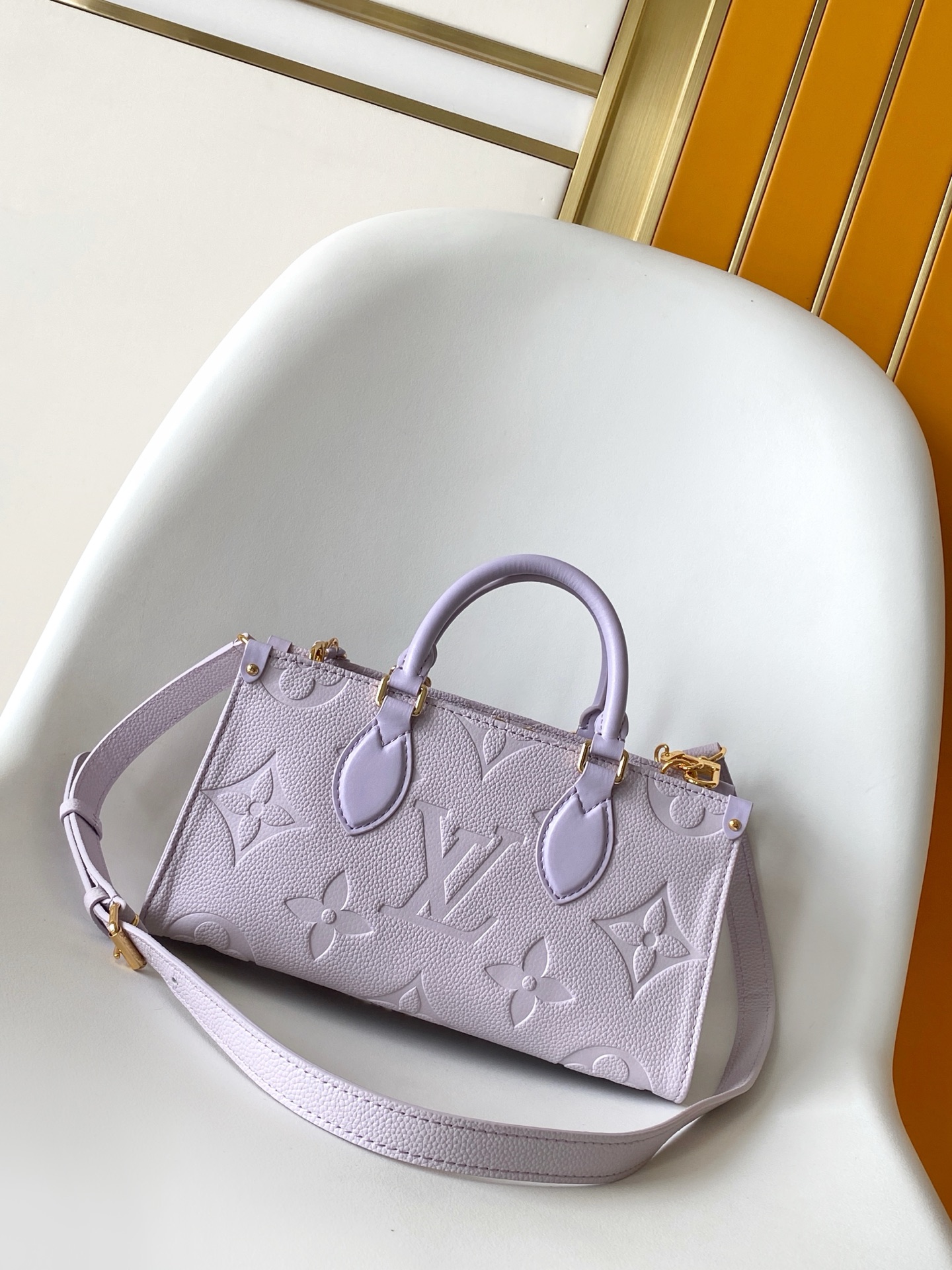 LV 一比一 紫色迷你手提鏈條包 精緻小巧百搭設計|超A仿原單精品圖片 13 LV 一比一 紫色迷你手提鏈條包 精緻小巧百搭設計|歐美奢侈品精品推薦