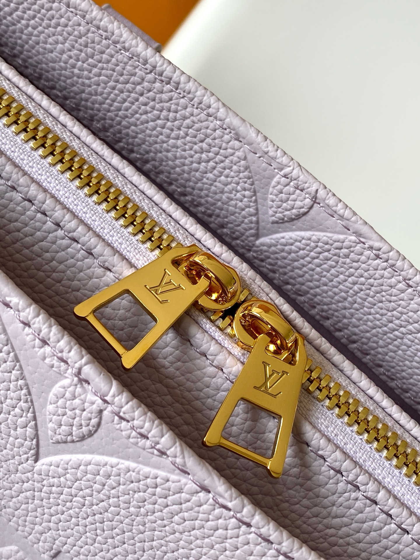 LV 一比一 紫色迷你手提鏈條包 精緻小巧百搭設計|超A仿原單精品圖片 10 LV 一比一 紫色迷你手提鏈條包 精緻小巧百搭設計|歐美奢侈品精品推薦