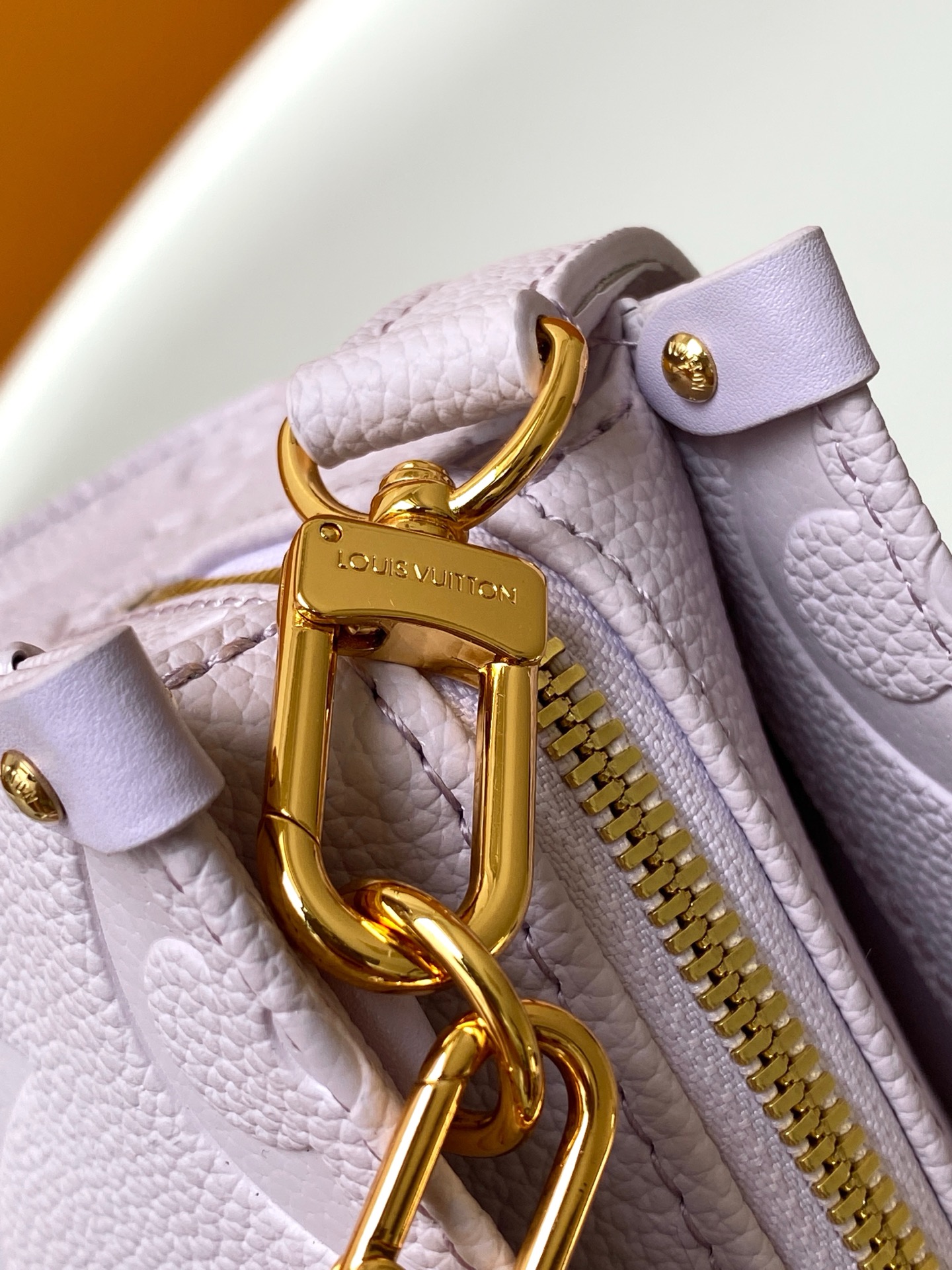 LV 一比一 紫色迷你手提鏈條包 精緻小巧百搭設計|超A仿原單精品圖片 9 LV 一比一 紫色迷你手提鏈條包 精緻小巧百搭設計|歐美奢侈品精品推薦